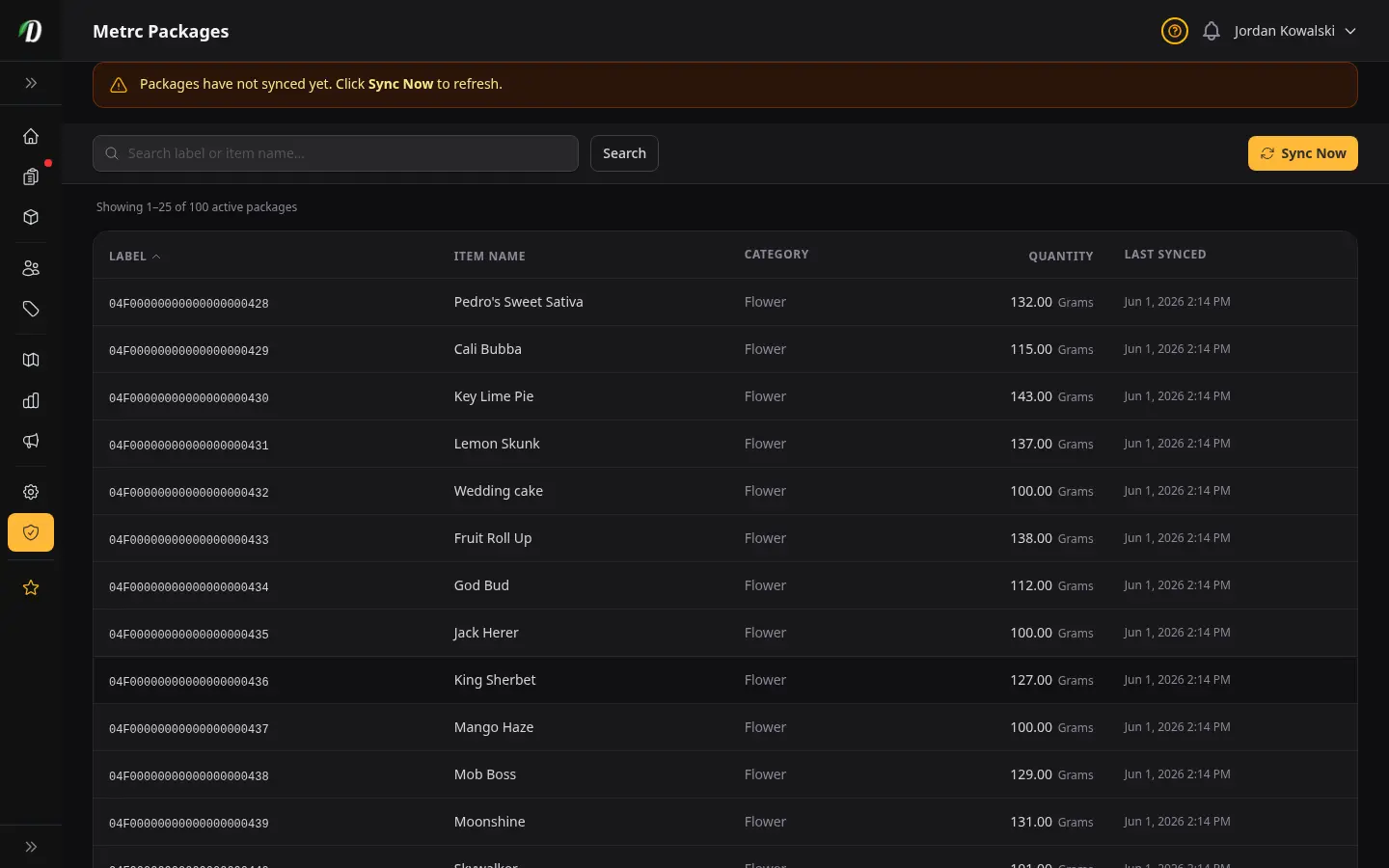 หน้าสต็อก Metrc ของ DabDash แสดงยอดแพ็กเกจของรัฐ เลขแท็ก และจำนวนที่ซิงค์จาก Metrc API